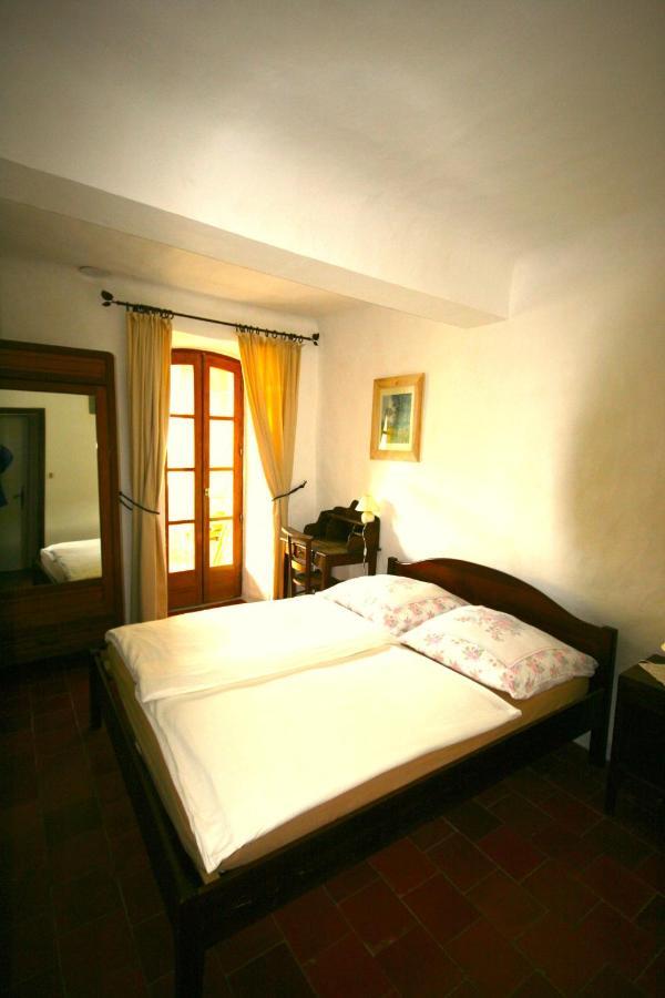 Mas Des Tours Chambre D'Hotes Tornac Exteriör bild